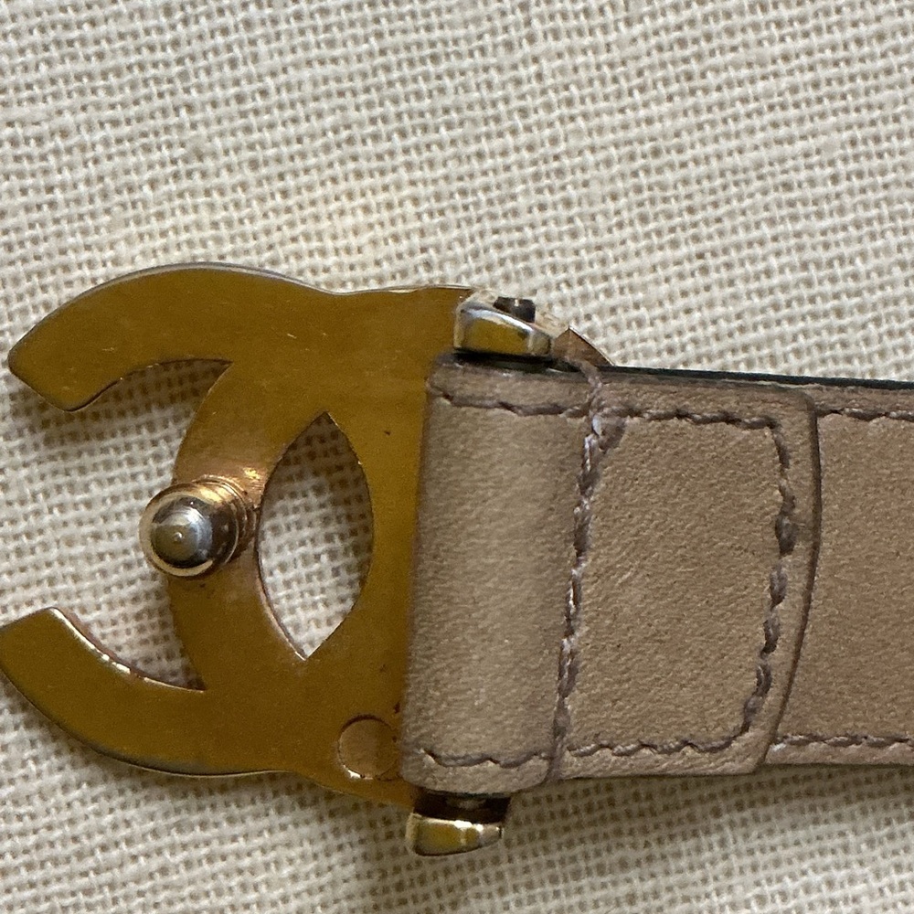 CHANEL Brown Leather Belt with Gold Logo Buckle - Picture 2 of 8